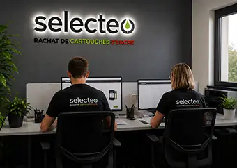 Deux collaborateur dans le bureau de Selecteo